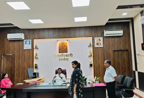 सहयोग पोर्टल पर प्राप्त आवेदनों के त्वरित निष्पादन को लेकर डीएम ने की समीक्षा बैठक