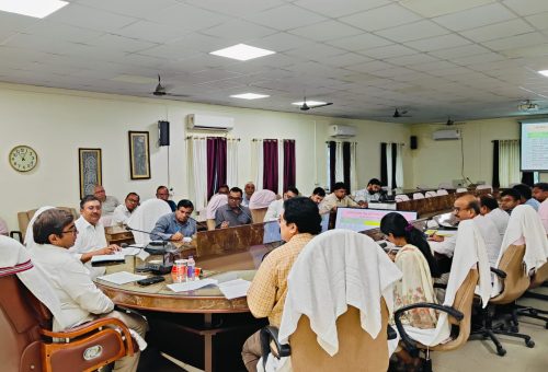 शिक्षा विभाग की योजनाओं की प्रगति की आयुक्त ने की विस्तृत समीक्षा
