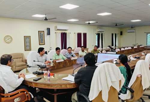 पंचायती राज विभाग की योजनाओं के प्रभावी क्रियान्वयन को लेकर आयुक्त ने की प्रमण्डल स्तरीय समीक्षा