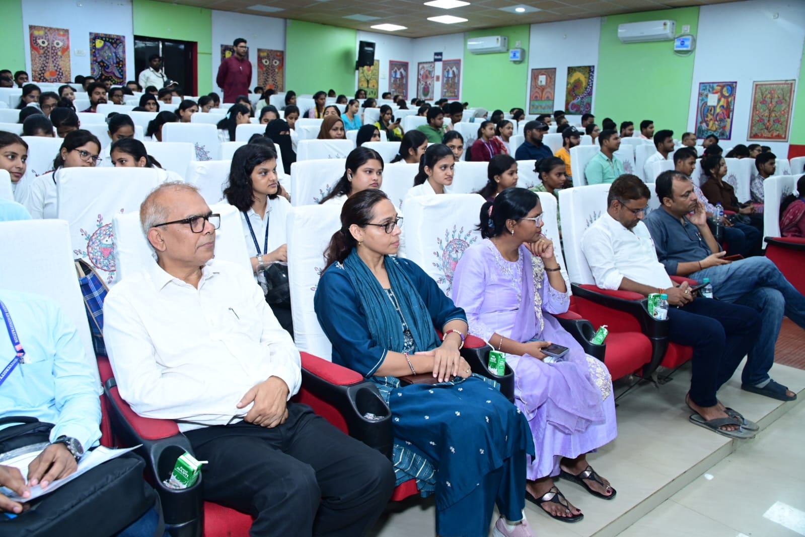 विश्वविद्यालय दर्शनशास्त्र विभाग द्वारा ‘योग के माध्यम से आरोग्य एवं आनन्द : भारतीय ज्ञान-परंपरा की अन्तर्निहित प्रज्ञा’ विषय पर सेमिनार आयोजित